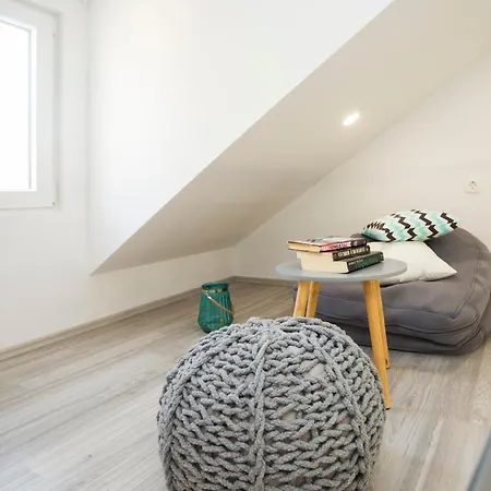 Guest house Old Town 1 *