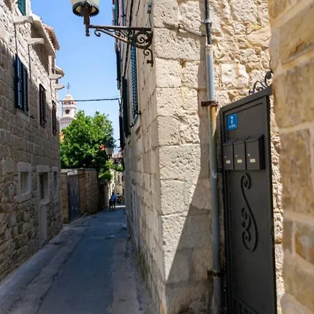 Old Town 1 *